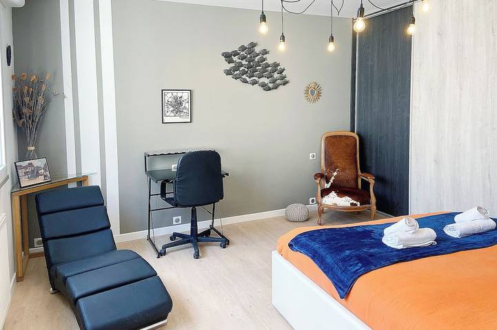 Appartement entier, Appartements 15 voyageurs, 5 ch. 8 lits avec sauna et garage privé in Reims, Marne