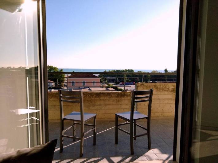 Location de vacances pour 5 personnes, avec Balcon ainsi que Terrasse et Vue à Petacciato