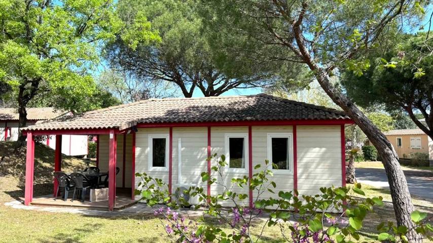 Gîte pour 4 personnes, avec bassin pour enfant ainsi que piscine et jacuzzi à Le Muy - 3