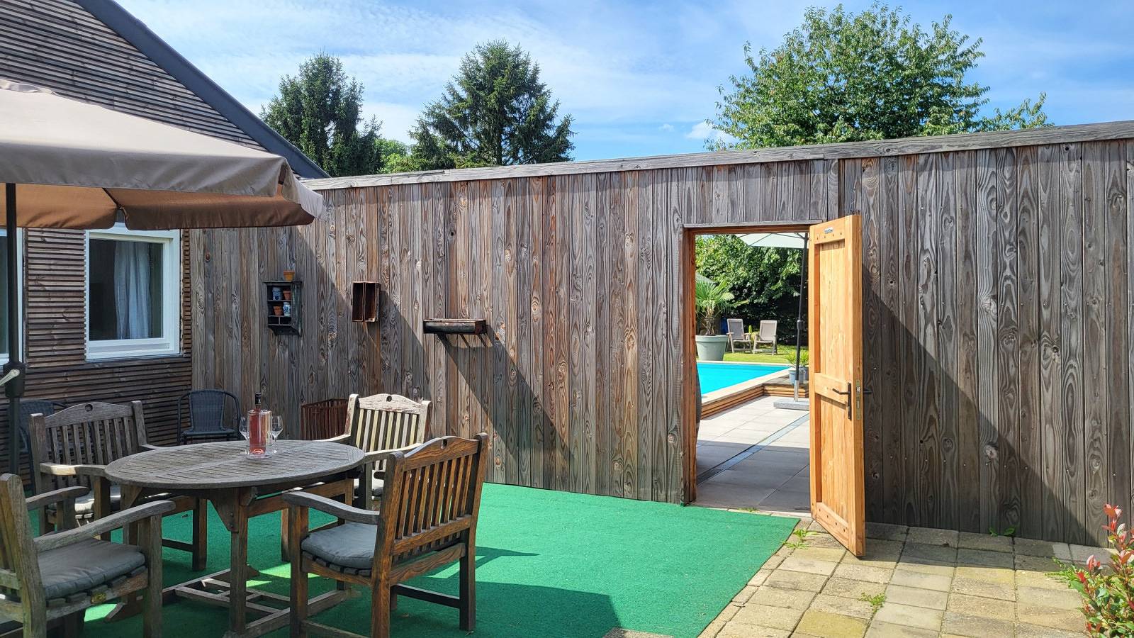 Geheel appartement, Charmant 2-persoons appartement in Venlo met privé terras en gedeeld zwembad in Venlo, Limburg