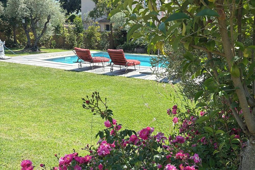 Maison De Vacances pour 10 Personnes dans Cadenet, Parc naturel régional du Luberon