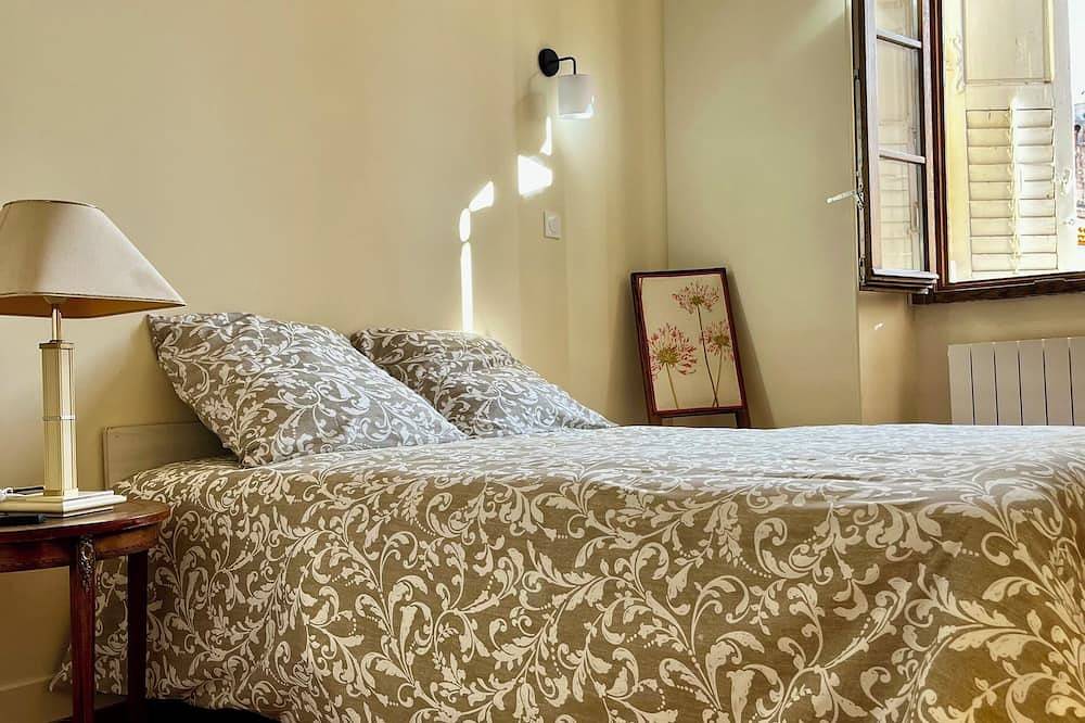 Entire apartment, Charmant Appartement Meublé, au Cœur de la Ville des Parfums. Au Calme, Lumineux in Grasse, Cannes region