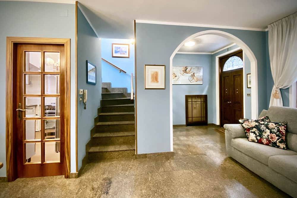 An exclusive terraced house in a very central position, 600 meters from the sea. in San Benedetto del Tronto, Riviera delle Palme
