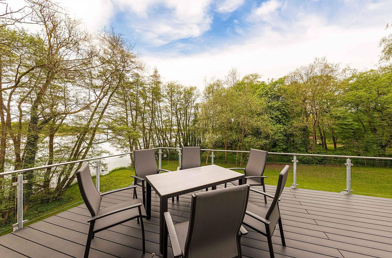 Ganze Wohnung, Sterne Ferienwohnung "Waldkauz" mit Dachterrasse und Blick auf den Krakower See in Am Wadehäng, Krakow am See