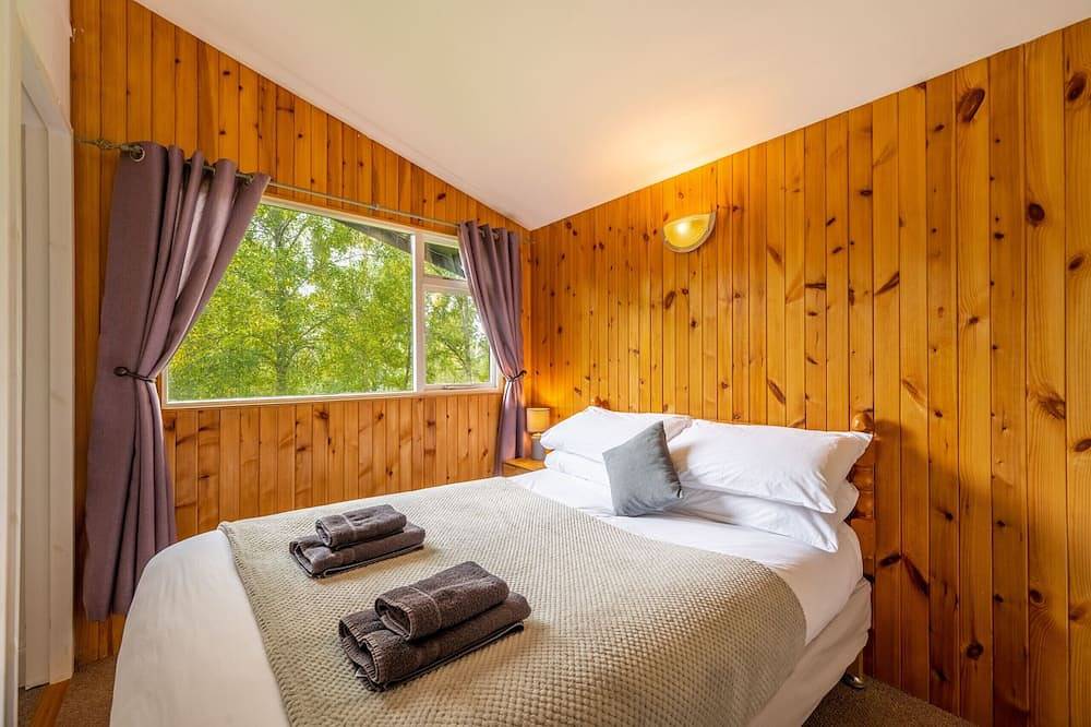 Thistle Cabin at Ancarraig Lodges, Loch Ness in Highlands