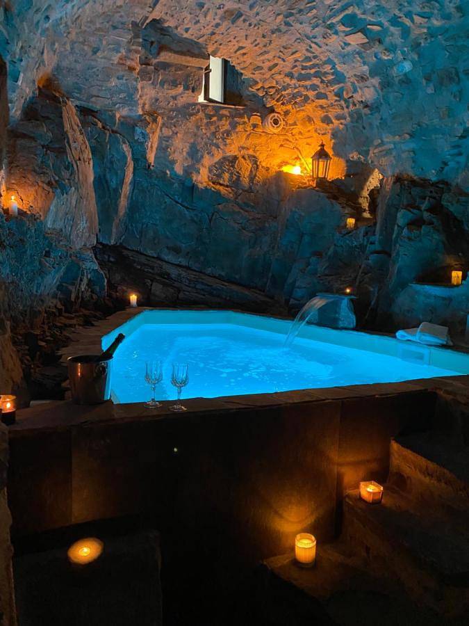 B&b per 2 persone, con Idromassaggio e Terrazza nonché Piscina e Panorama in Parco Nazionale dell'Appennino Tosco-Emiliano