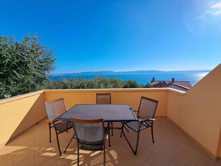 Ferienwohnung für 3 Personen, mit Balkon und Garten in Ravni