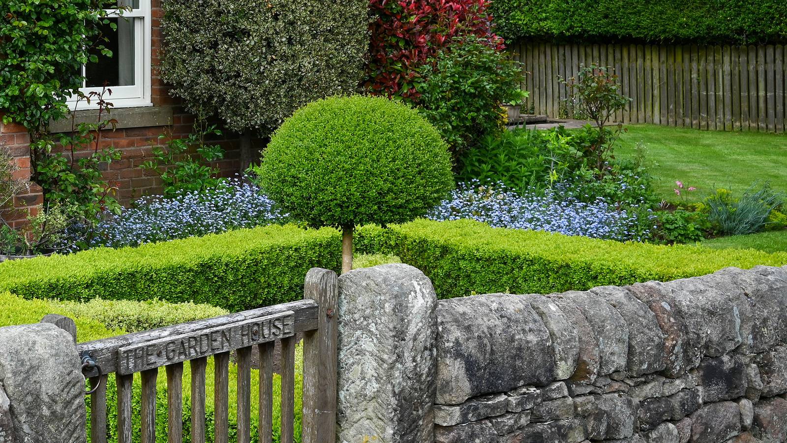 The Garden House - Alton Towers & Peak District in Alton Towers, Staffordshire