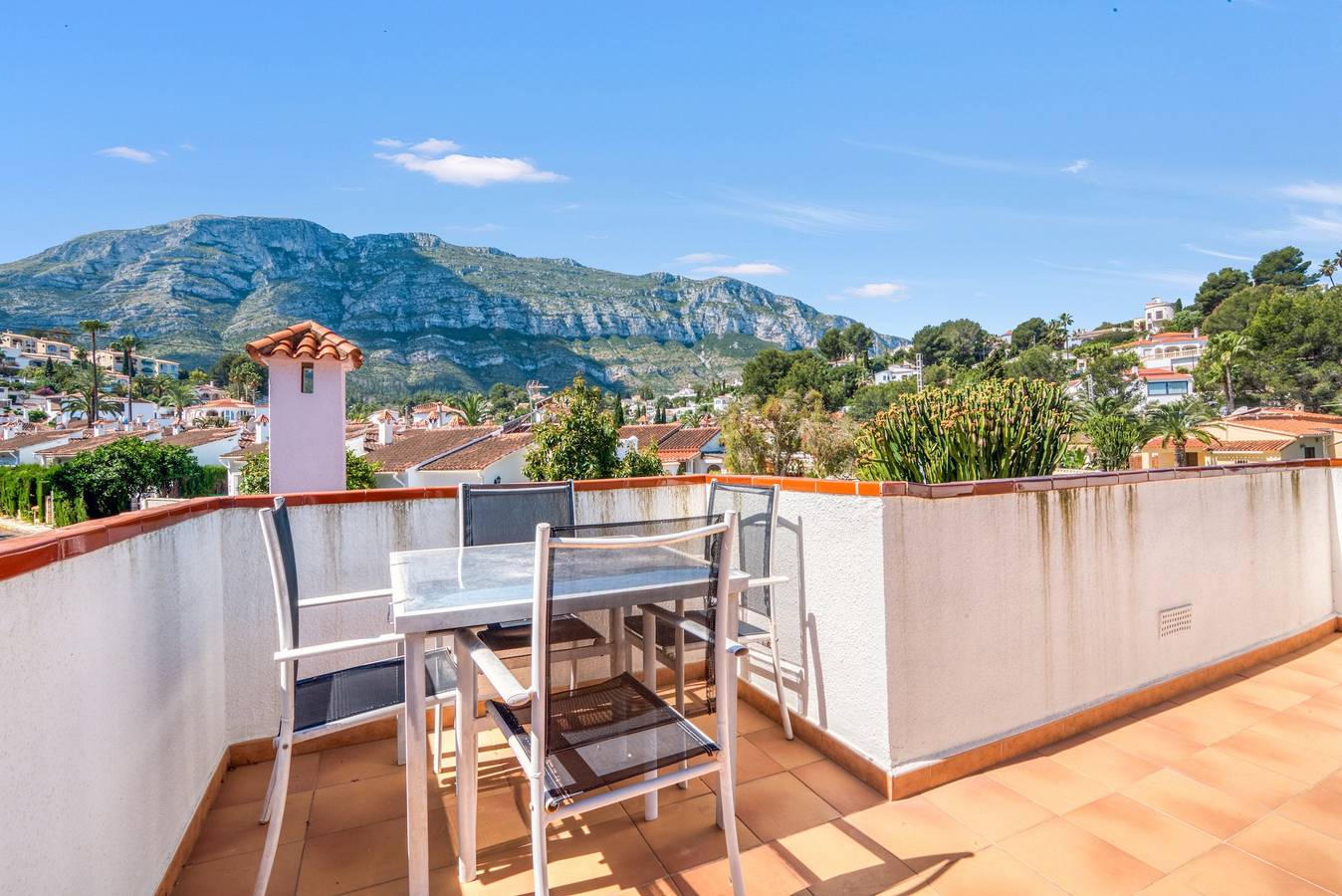 Villa 'Sophie' con vistas a la montaña, Wi-Fi y aire acondicionado in Montgó, Dénia