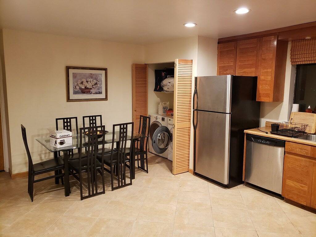 Scenic Hayward Hills Unit with Separate Entrance in Hayward (CA), Alameda County