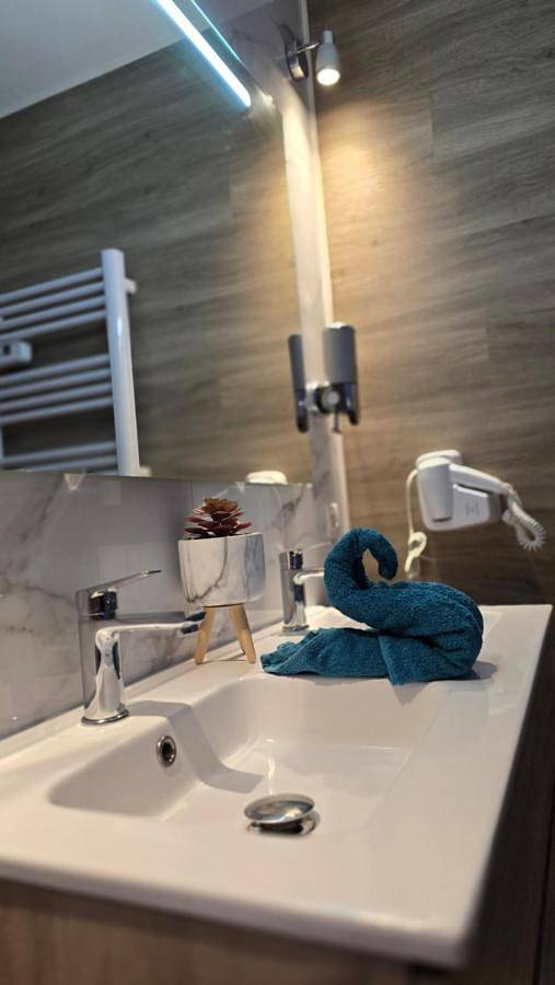 Gîte pour 2 personnes, avec Balcon ainsi que Jacuzzi et Vue à Villersexel - 2