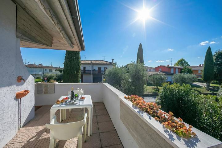 Ferienwohnung für 4 Personen, mit Balkon und Kinderpool in Sirmione