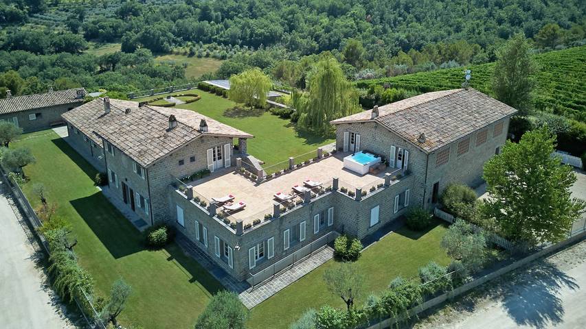 Casa vacanza per 14 persone, con Giardino a Bevagna
