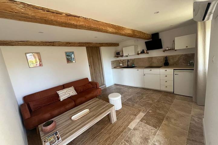 Appartement entier, Cocon provençal et jardin privatif pour une pause à 2 in Le Muy, Côte méditerranéenne (France)