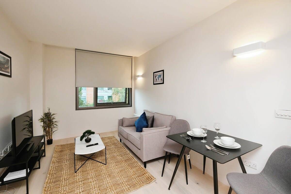 Apartamento entero, Stylish 1‑Bed Nr Ascot • Parking & Wi‑Fi in Bracknell, Berkshire