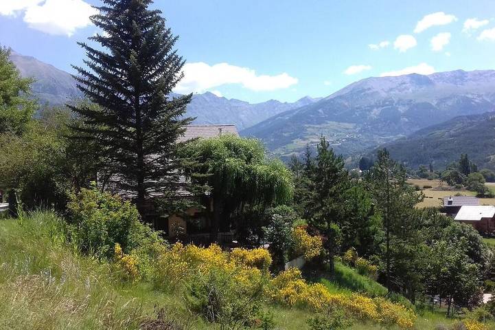 Gîte pour 4 personnes, avec Terrasse à Faucon-de-Barcelonnette