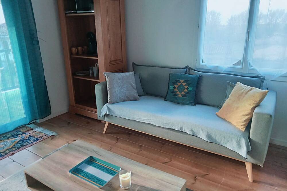 Cosy room with private bathroom in the heart of the Longeville/mer marshes in Longeville-sur-Mer, Vandea