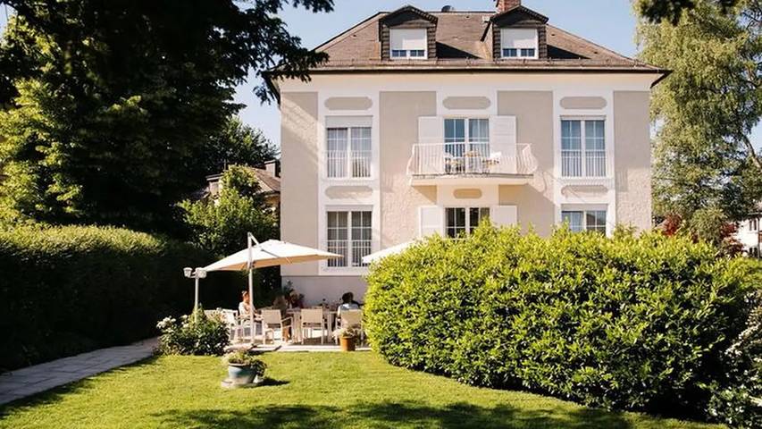 Zimmer für 2 Personen, mit Balkon und Terrasse sowie Garten in Salzburg