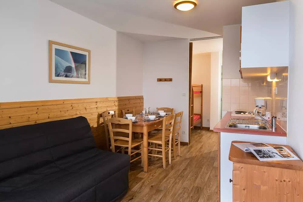 Entire apartment, 2-room apartment 4/6 persons Mountain view in Chamrousse, Écrins National Park