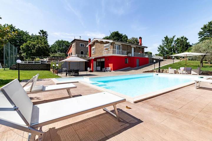 Villa per 8 persone, con Balcone e Terrazza nonché Giardino e Piscina a Soriano nel Cimino