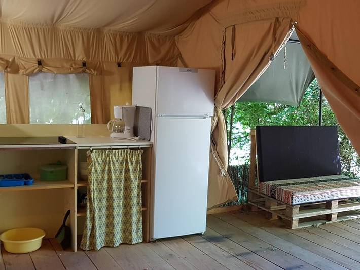 Tente pour 5 personnes, avec bassin pour enfant dans les Pyrénées-Orientales - 4