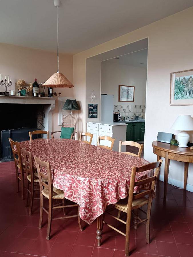 Six-Bedroom House in Thoste, Région de Montbard