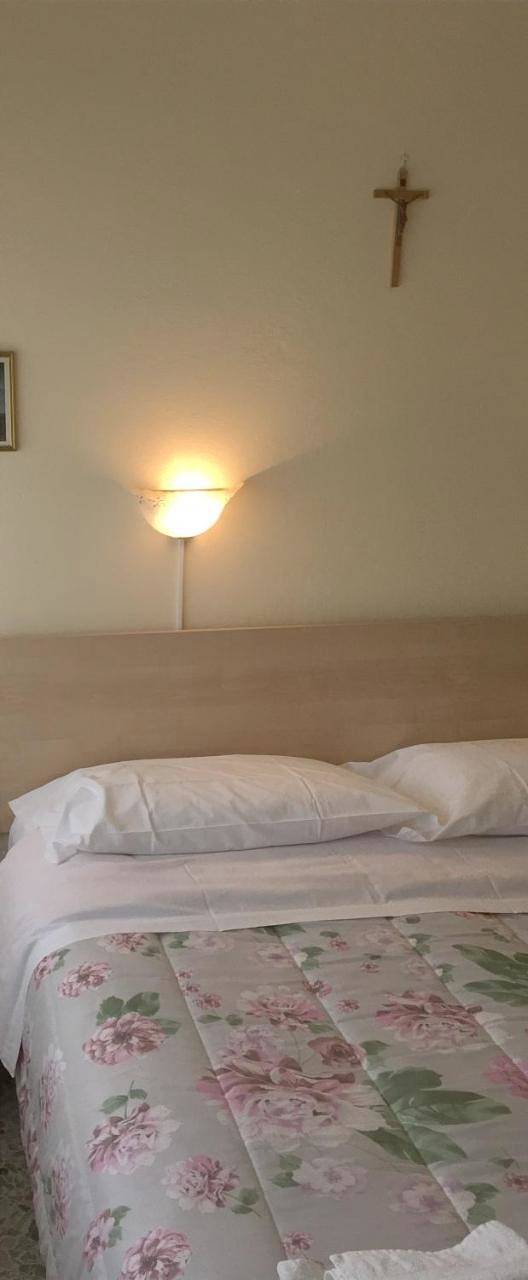 Double or Twin Room with Shared Bathroom in Lido di Camaiore, Camaiore