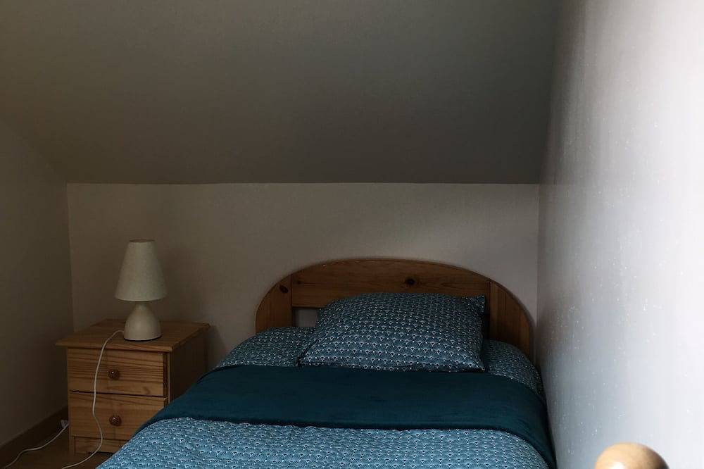 Entire apartment, T3 seaside apartment in private residence in Saint-Nic, Iroise