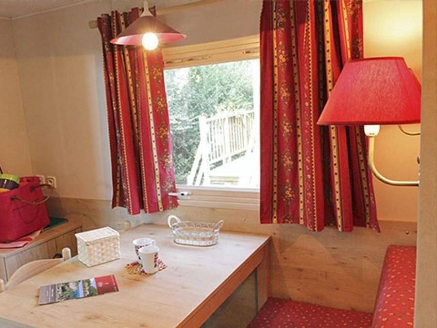 Camping la Grande Métairie - Alojamiento 4 personas - Roulotte | Clásico | 2 Dormitorios | 2/4 Pers. in Carnac, Côte des Mégalithes