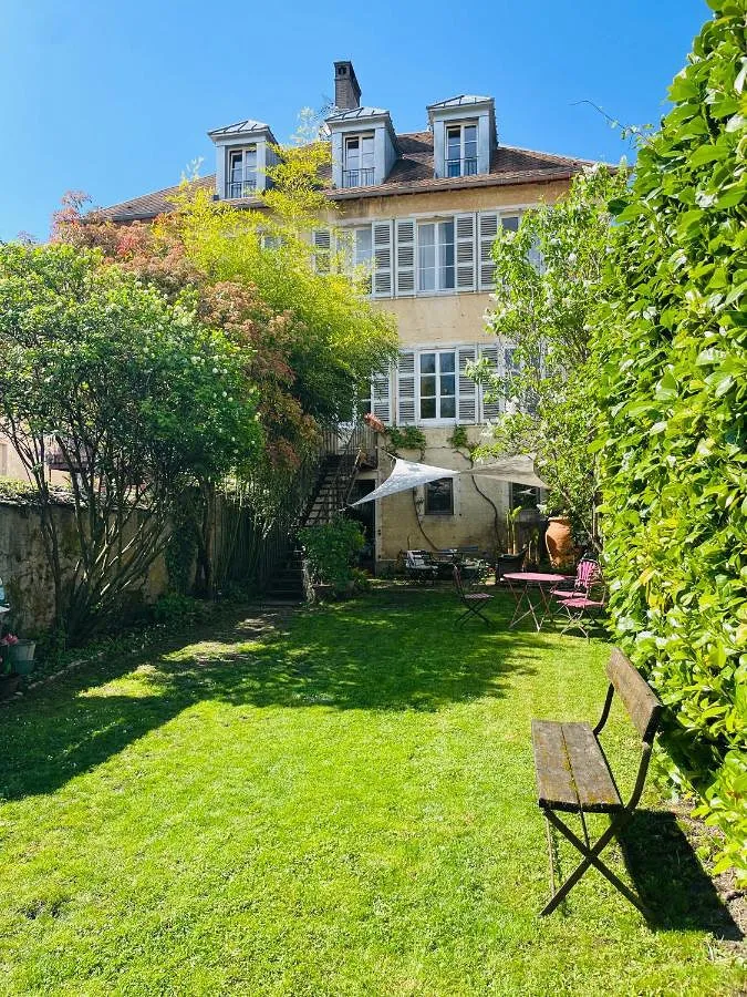Alojamiento y desayuno para 4 personas, con jardín y vistas - 1