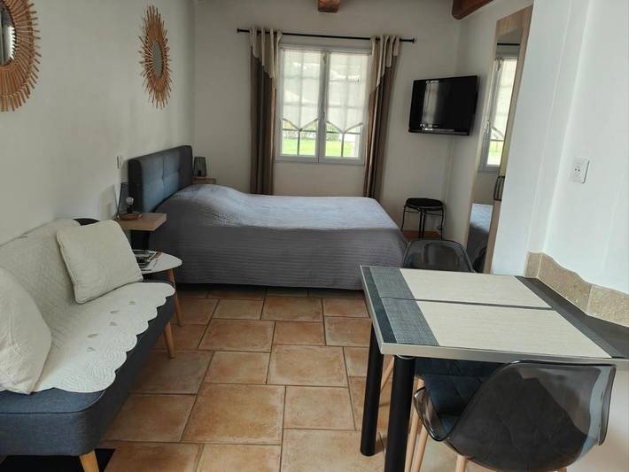 Gîte pour 2 personnes, avec jardin ainsi que vue et piscine à Le Thor - 3