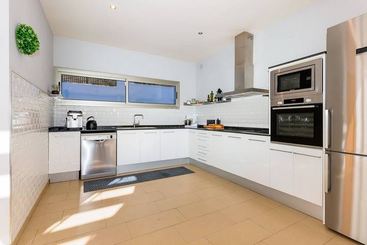 Chalet para 10 personas, con piscina y jardín en Garraf - 4