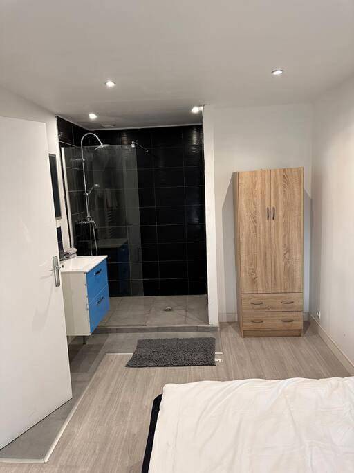 Appartement entier, One-Bedroom Apartment in Monthyon, Seine-et-Marne