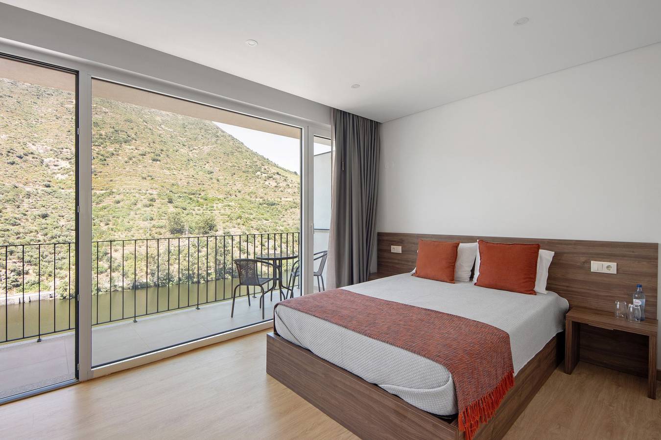 Unterkunft in einer Ferienanlage 'Quinta Da Pedra Caldeira G' mit Bergblick, Wi-Fi und Klimaanlage in Fontelo, Douro-Tal