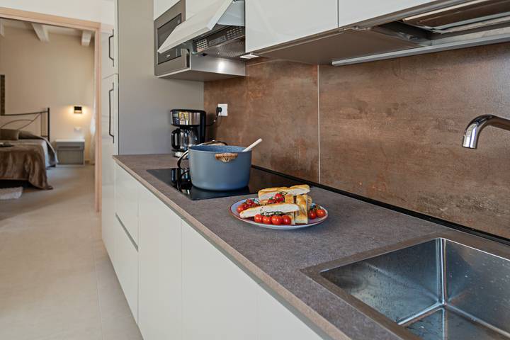 Ferienwohnung für 4 Personen, mit Terrasse und Seeblick am Gardasee - 2