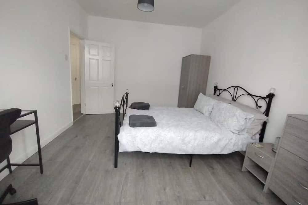Apartamento entero, Ground Floor apartment with Parking nearby & train & bus in Reading, Berkshire