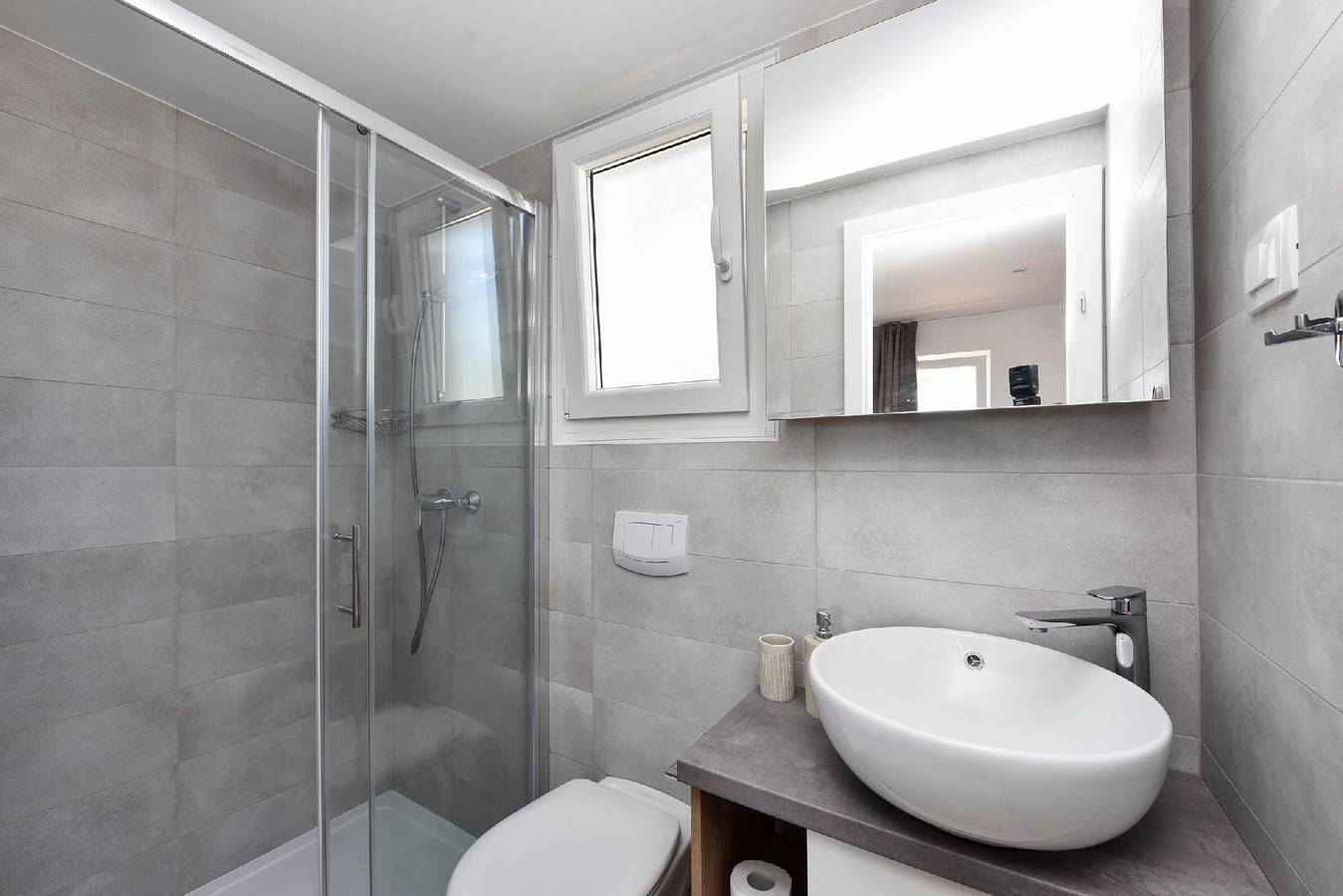 Entire holiday apartment, Mobile home beachfront in Ugljan, Ugljan Island