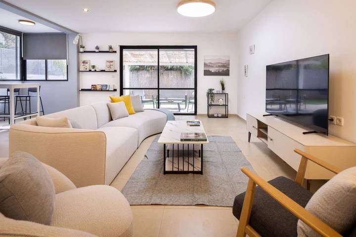 Location de vacances pour 14 personnes, avec balcon dans Israël