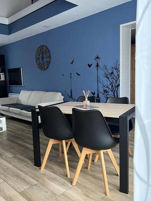 Appartement entier, Two-Bedroom Apartment in Mirebeau-sur-Bèze, Région de Dijon