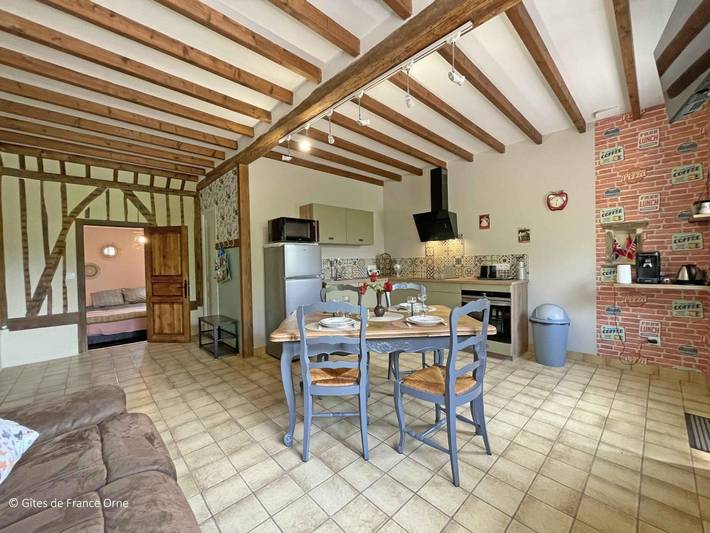 Casa de piedra con jardín en Normandía, wifi incluido in Mantilly, Parc naturel régional Normandie-Maine