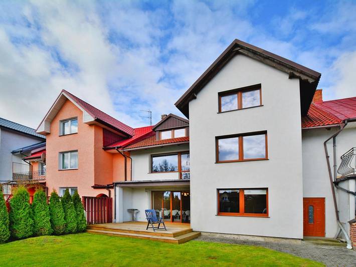 Ferienhaus für 9 Personen, mit Terrasse und Garten