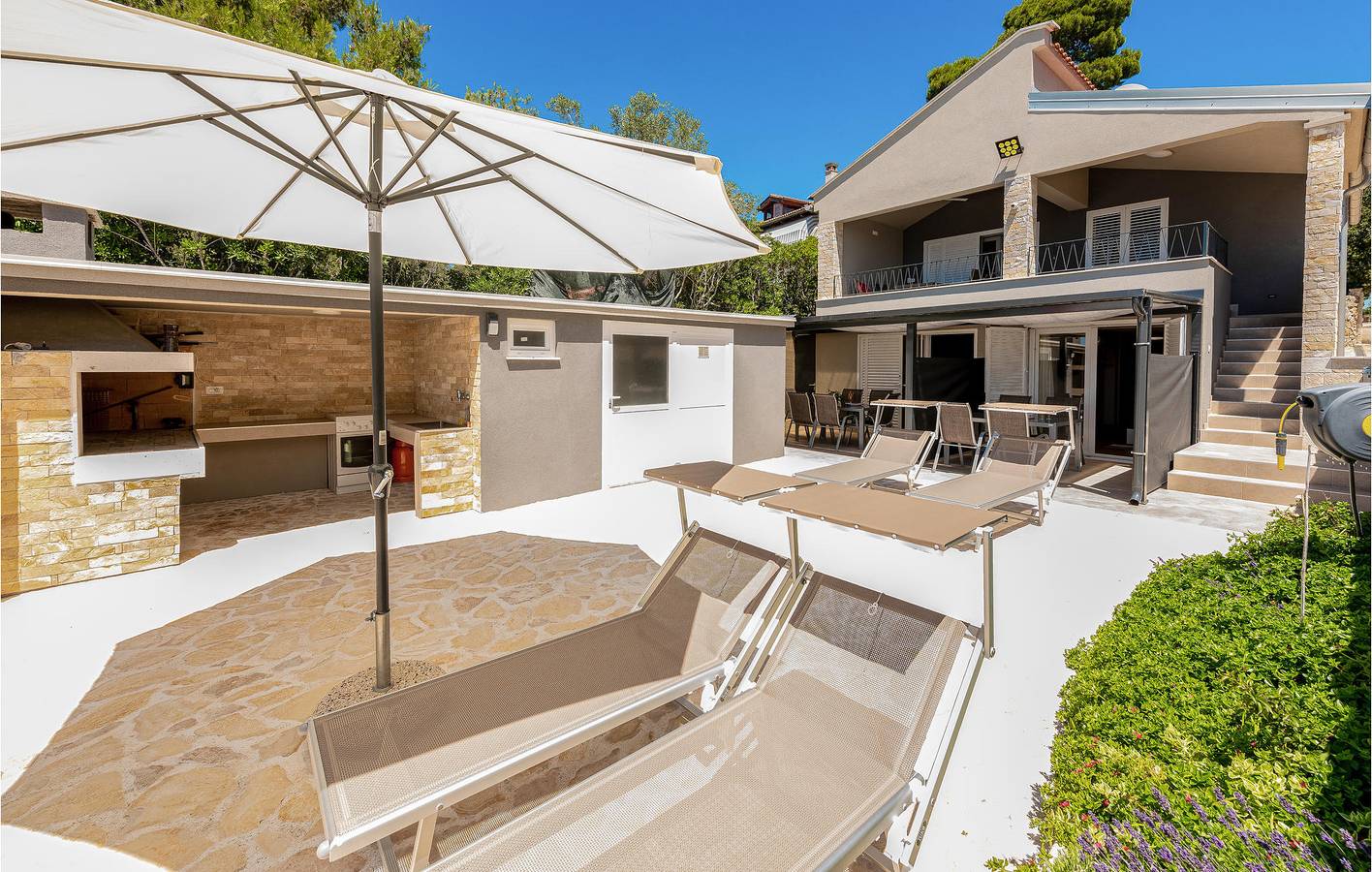 Ganze Ferienwohnung, Urlaub am Meer: 1-Zimmer-Wohnung mit Terrasse und Küche in Petrčane in Zadar (Kommun), Zadar
