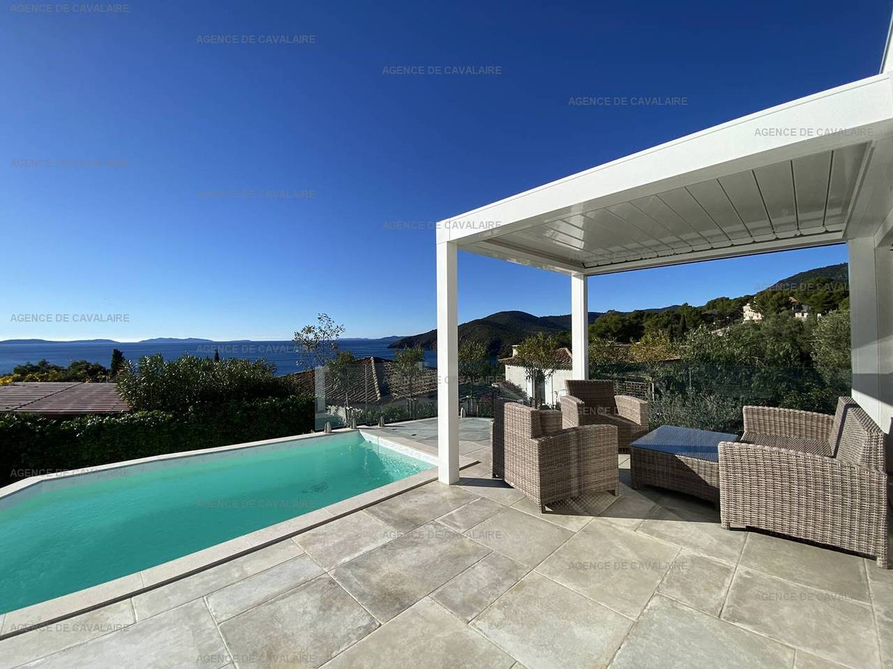 Moderne Villa mit Pool und Klimaanlage in Cavalaire-sur-Mer, Mittelmeerküste (Frankreich)