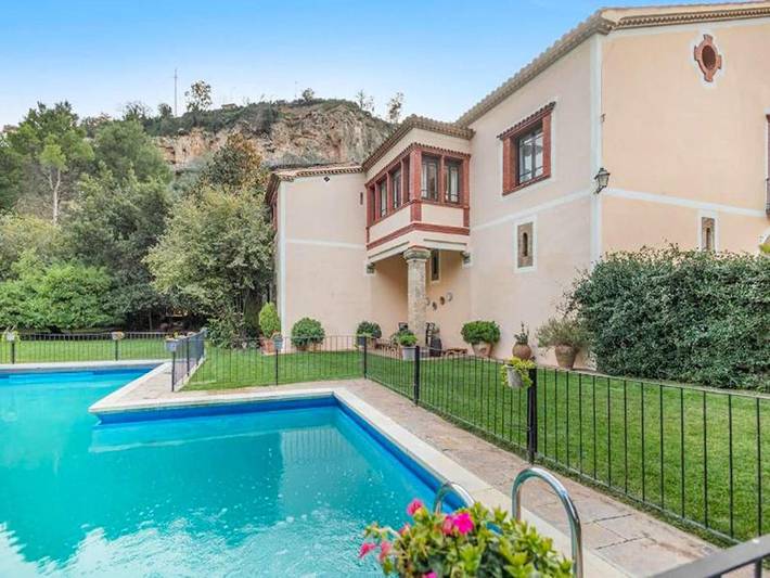 Casa de vacaciones para 24 personas, con piscina además de jardín y balcón - 1