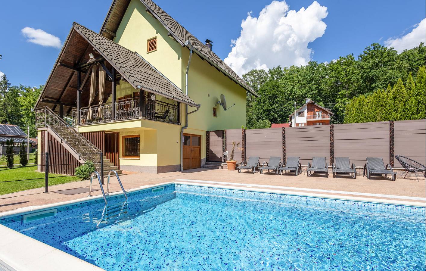 Gemütliche 1-Zimmer-Wohnung mit Pool, Terrasse und WLAN in Pozega-Slawonien