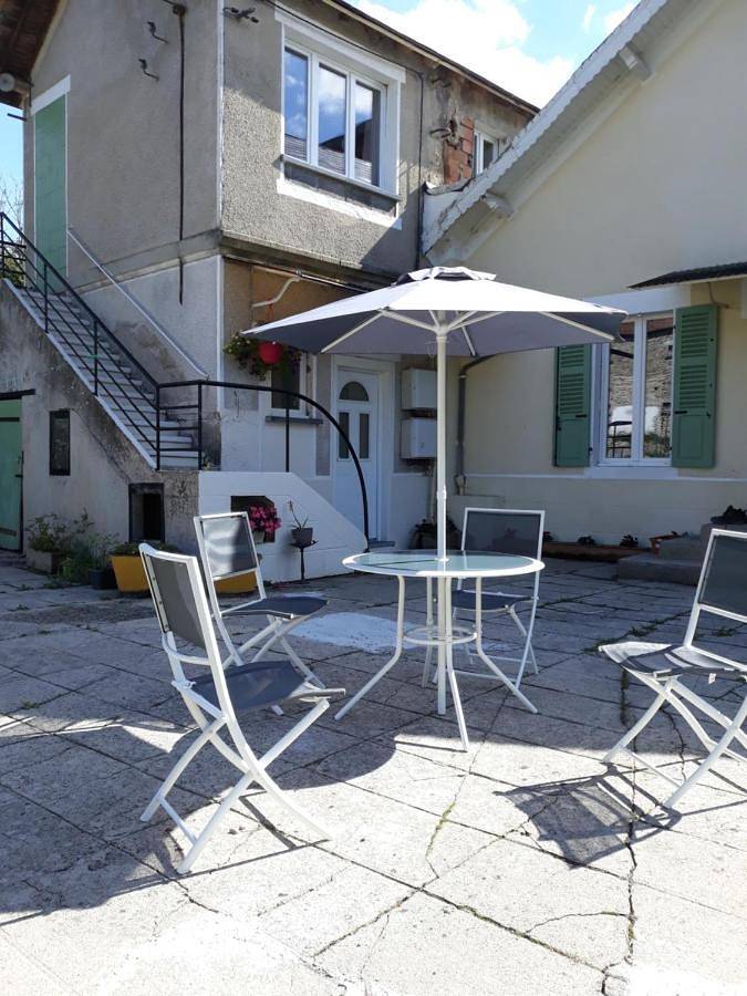 Gîte pour 4 personnes, avec jardin et vue, animaux acceptés à Pionsat - 4