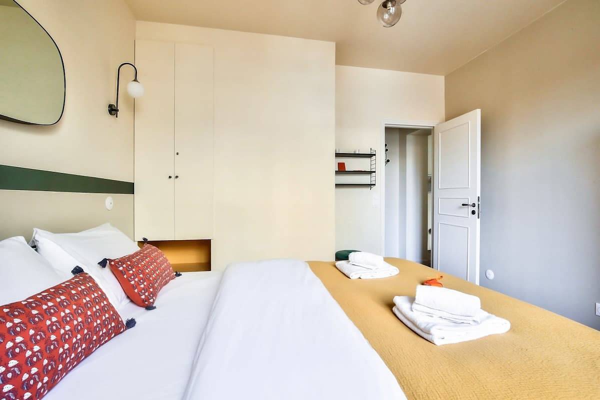 Entire apartment, The Perfect Parisian Flat Bd St-Germain - Mid Term in Paris, Ile de France