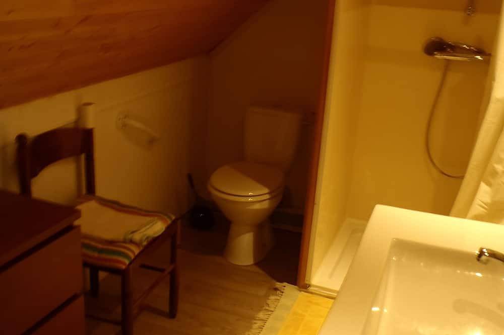 Gîte de 130 m2 situé à 20' de Beaune au 1er étage d'une maison ancienne in Écutigny, Région de Beaune