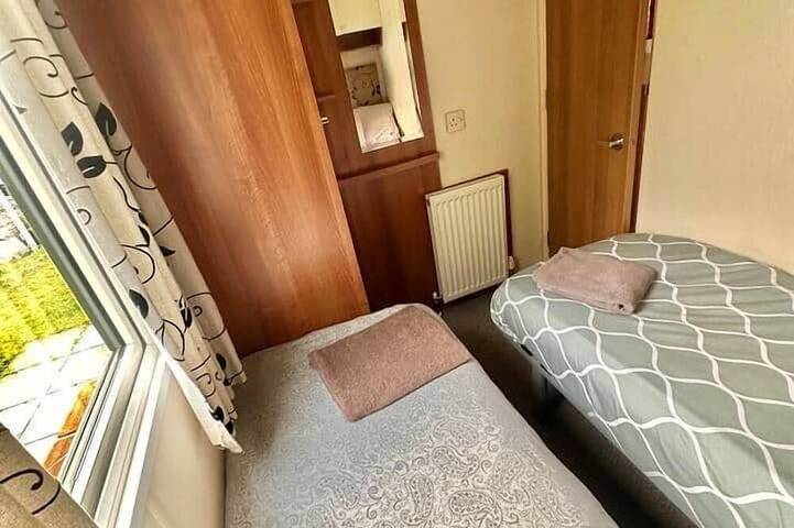 2-Bedroom Bk Static Caravan in Uddingston, Glasgow in Nord Lanarkshire