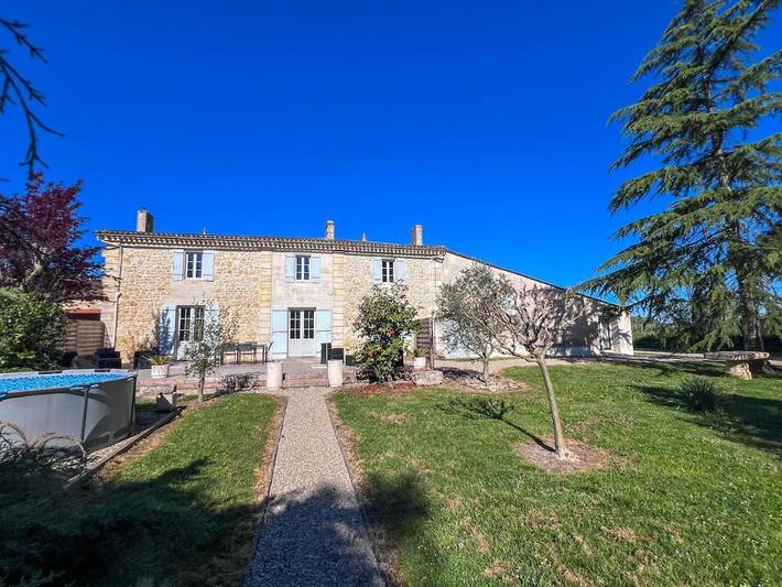Location de vacances pour 10 personnes, avec piscine et terrasse, animaux acceptés à Tarnès